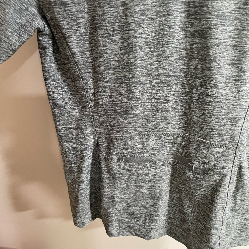 Athleta Gray Pacifica Wrap Top Size SP - Picture 6 of 6
